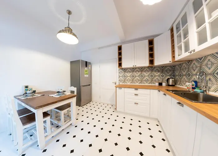 Theatre Rooftop With Patio