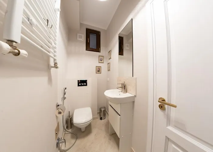 Theatre Rooftop With Patio