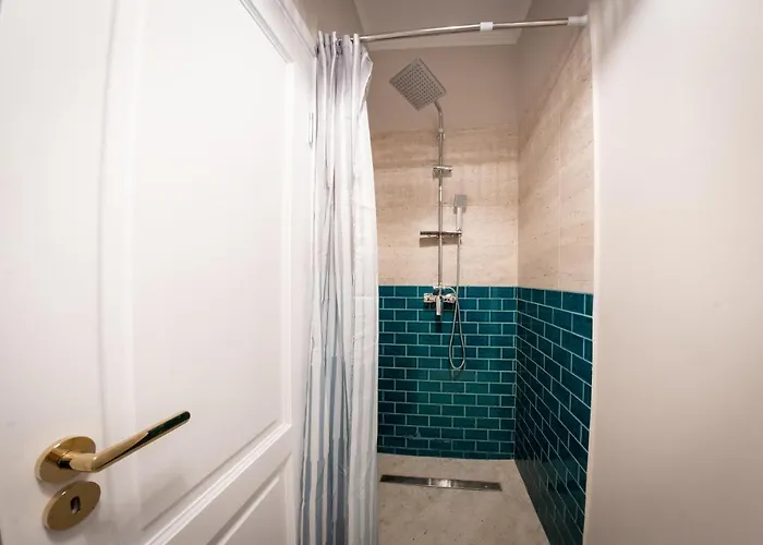 Theatre Rooftop With Patio Apartment