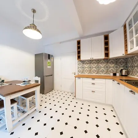 Theatre Rooftop With Patio