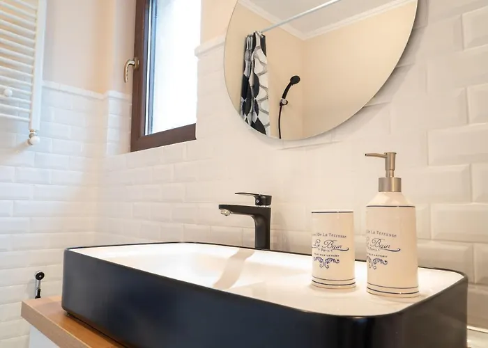 Apartament Theatre Rooftop With Patio Bucureşti