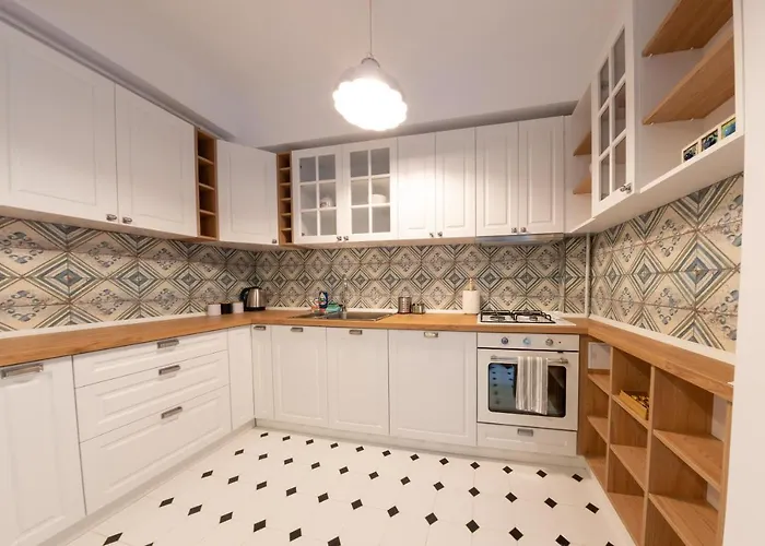 Theatre Rooftop With Patio *