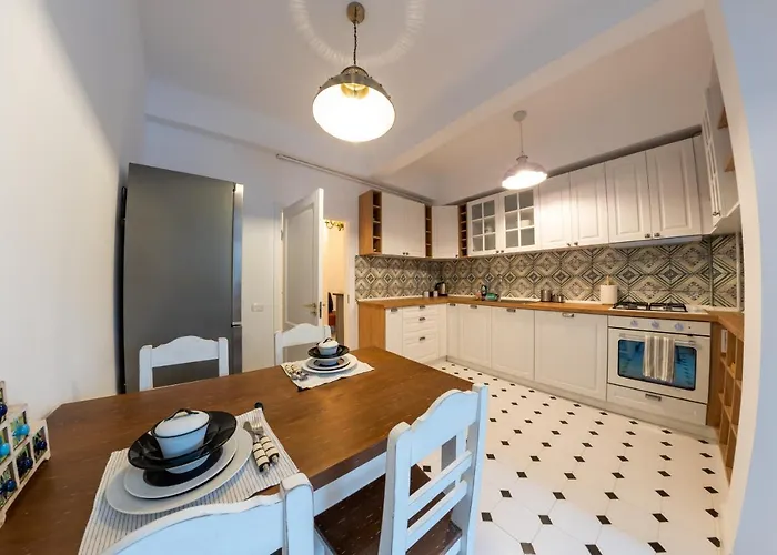 Theatre Rooftop With Patio 아파트 *