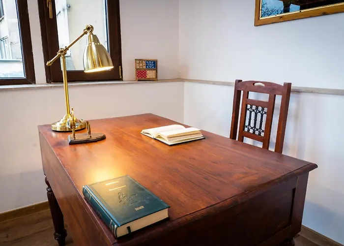 Theatre Rooftop With Patio