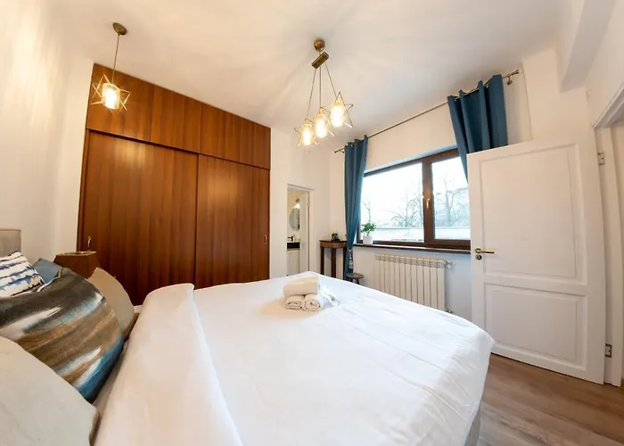 Theatre Rooftop With Patio